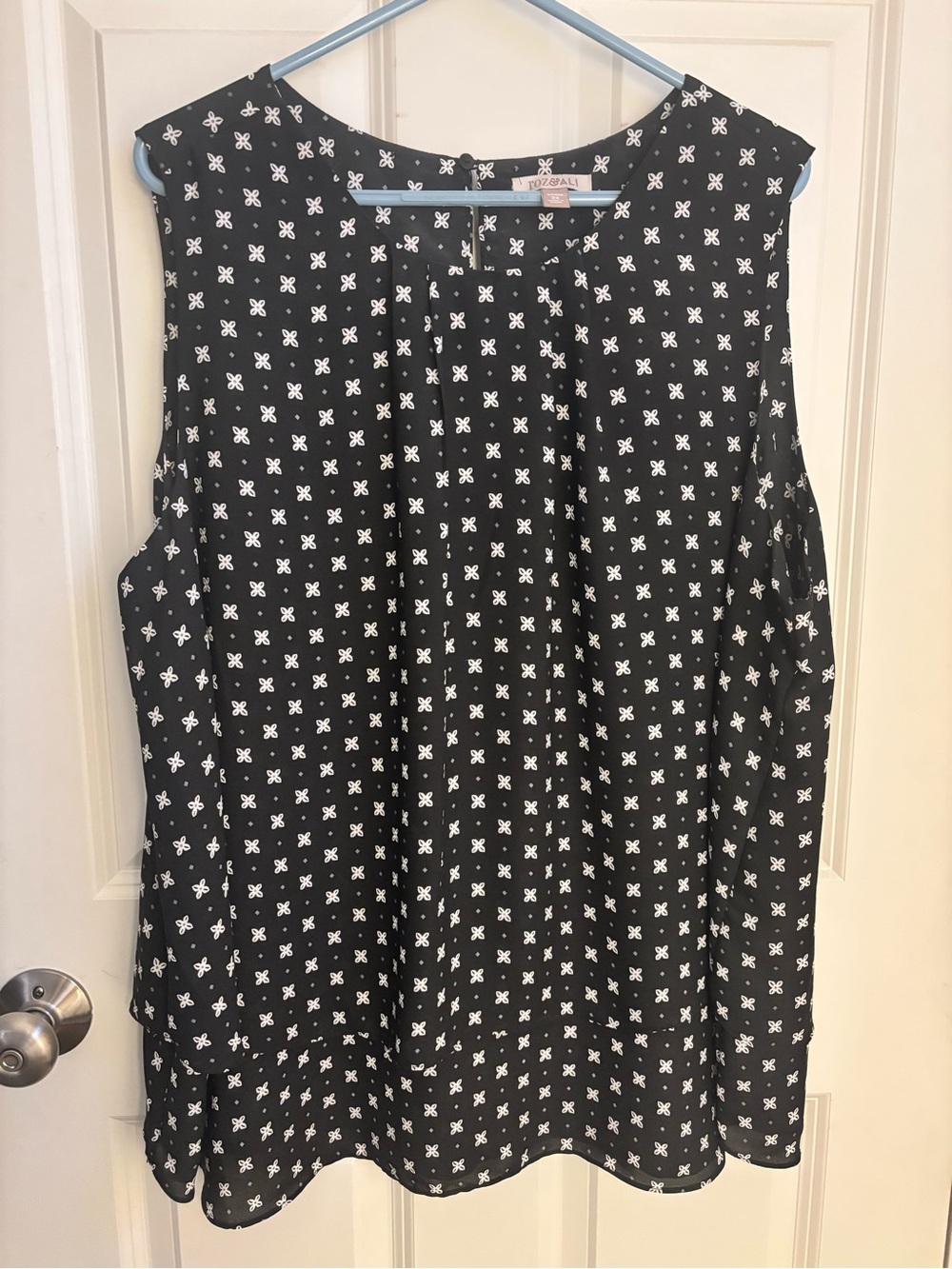 Roz & Ali Black Sleeveless Camisole with White Print